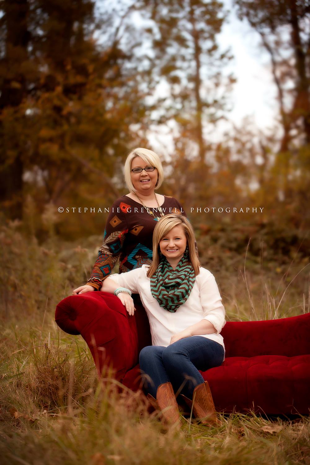 fall family mini red couch melanie april walker southeast missouri family photographer stephanie greenwell