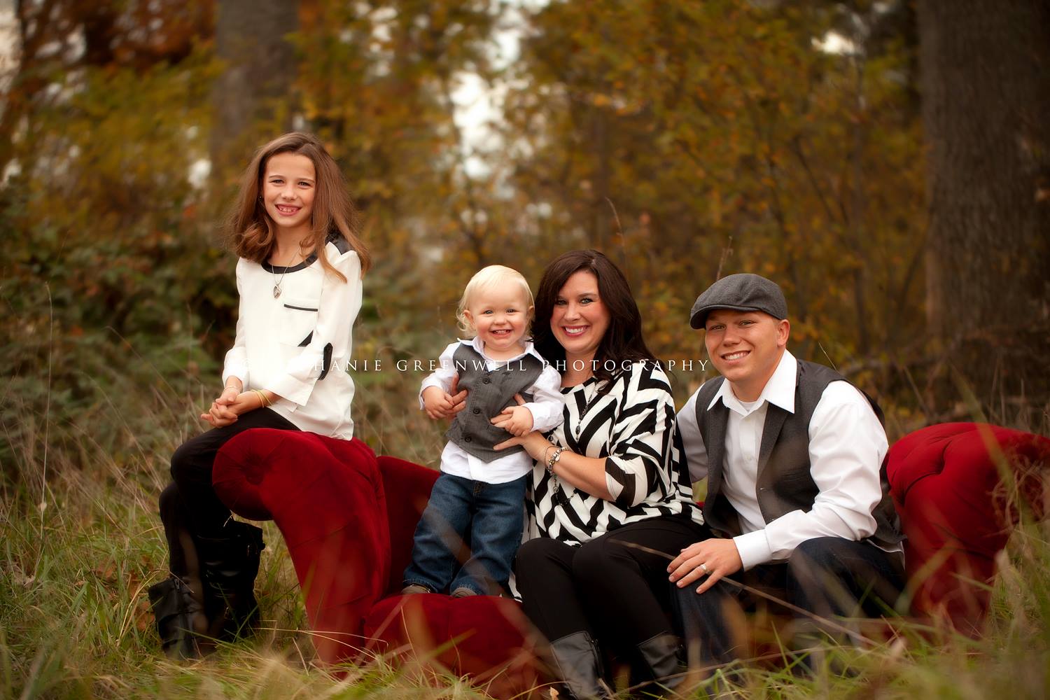 fall family mini red couch kyle ronda gilmore southeast missouri family photographer stephanie greenwell