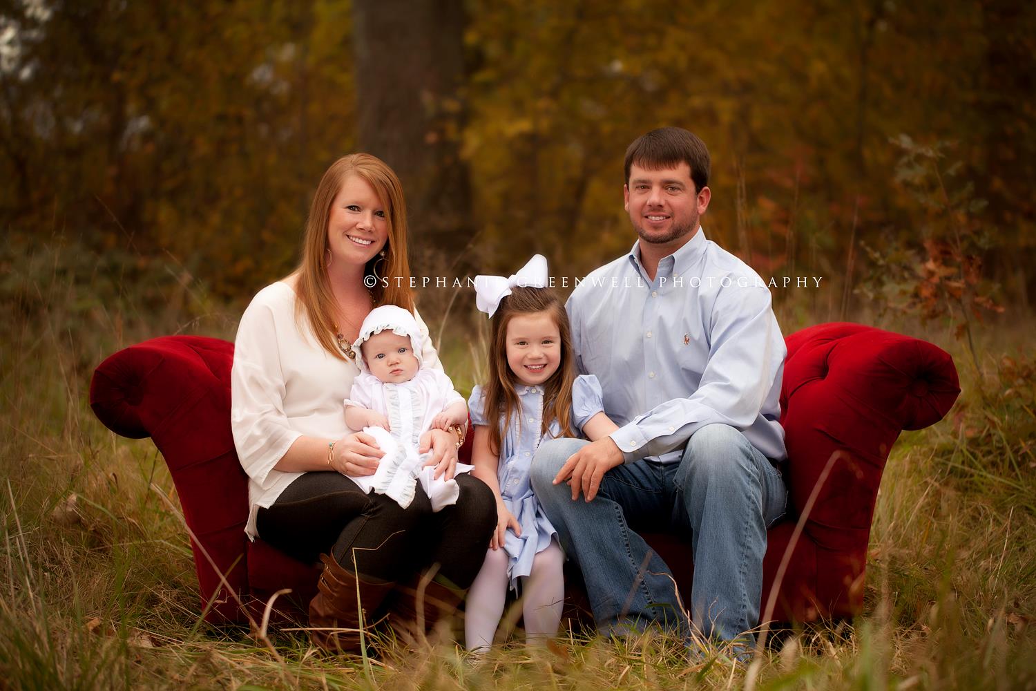 fall family mini red couch anna jayne dustin price southeast missouri family photographer stephanie greenwell