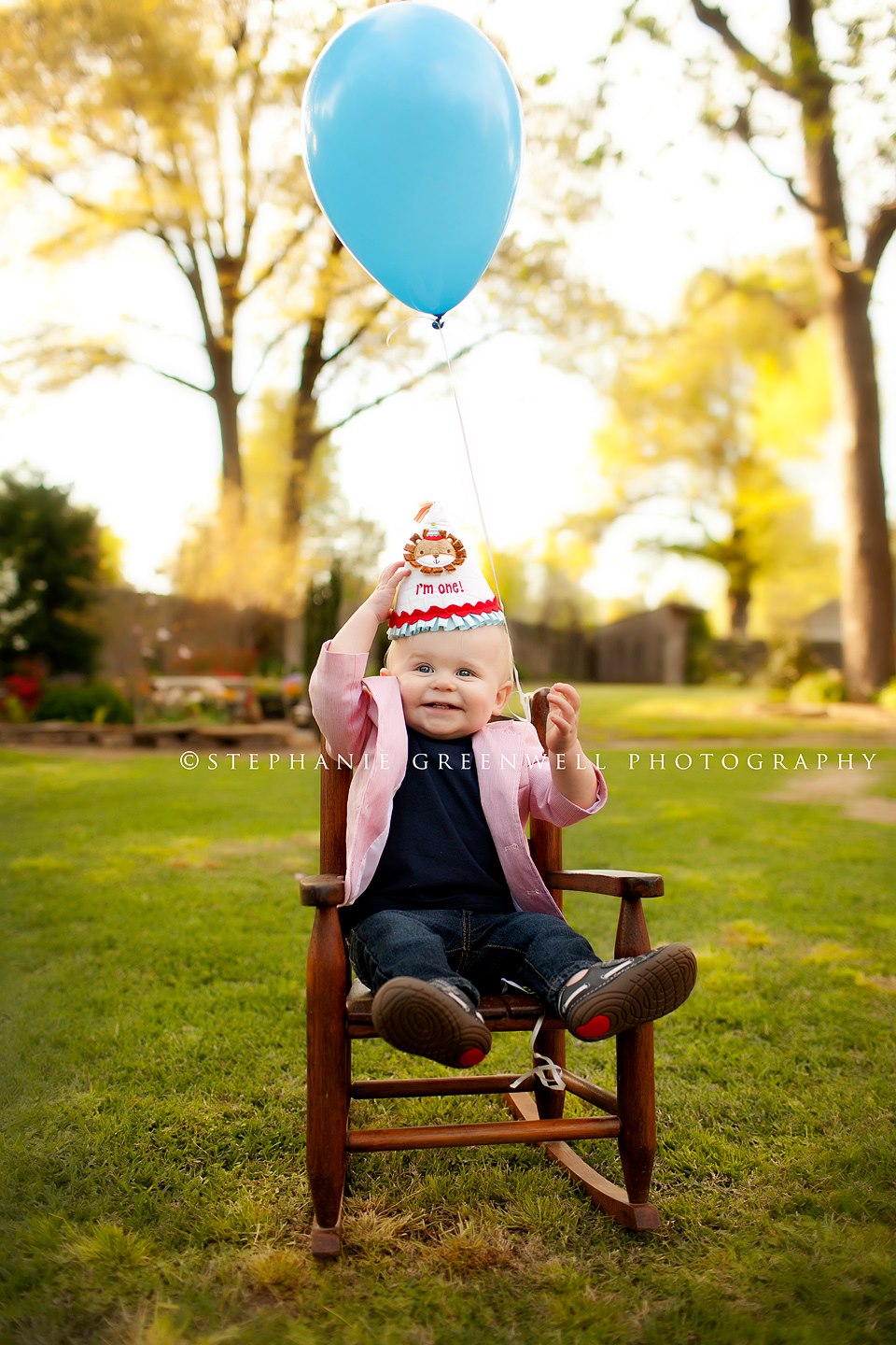 baby first year birthday balloon chair hat jude kennett missouri southeast missouri photographer stephanie greenwell