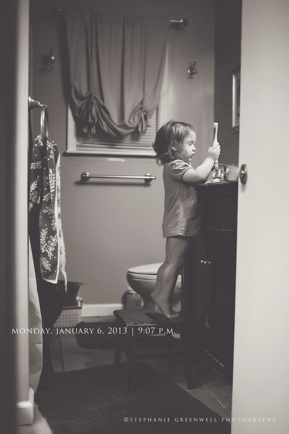 baby brushing teeth bathroom lifestyle project southeast missouri photographer stephanie greenwell