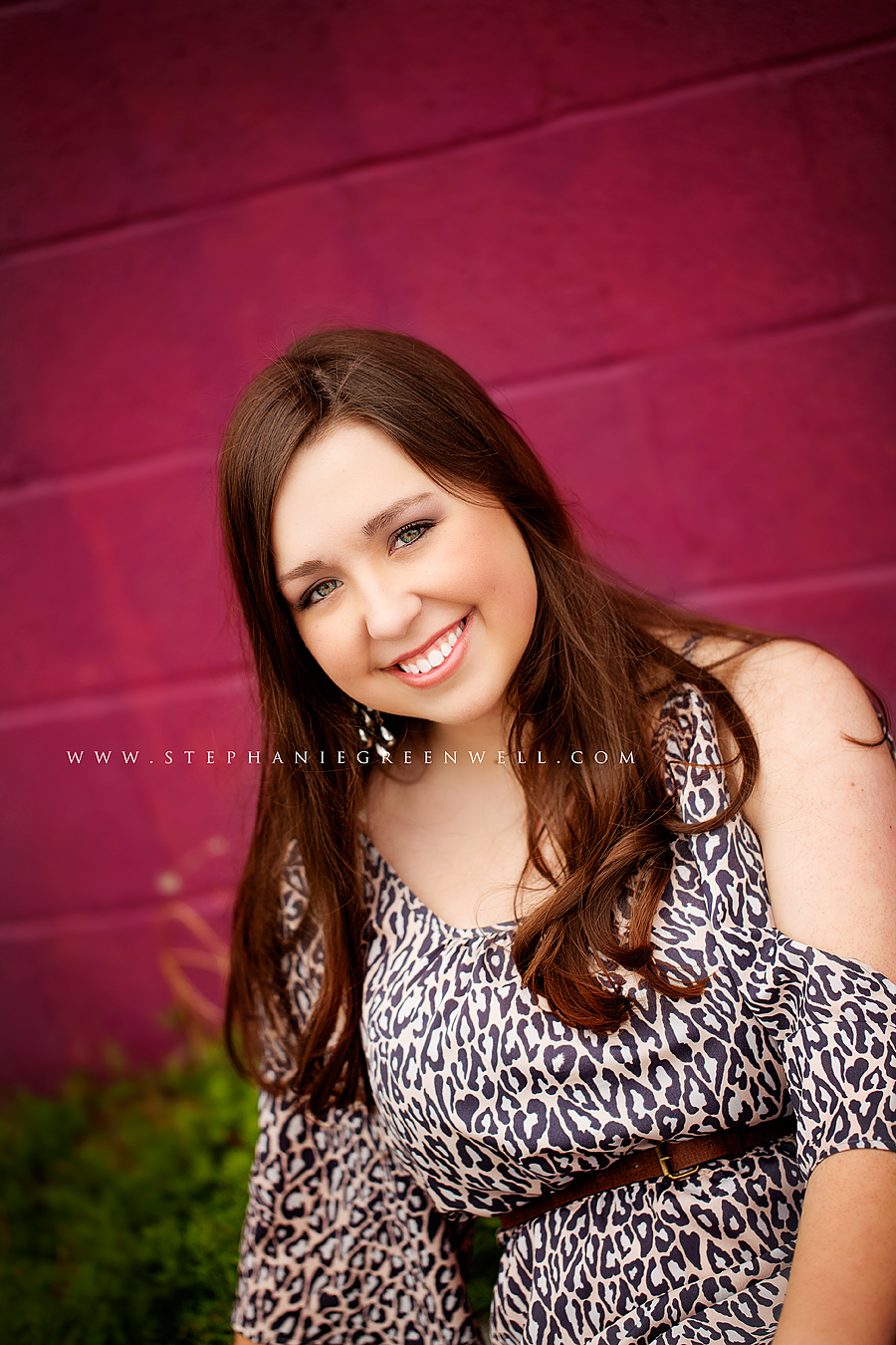 dyersburg tennessee senior girl pictures purple backdrop bootheel photographer