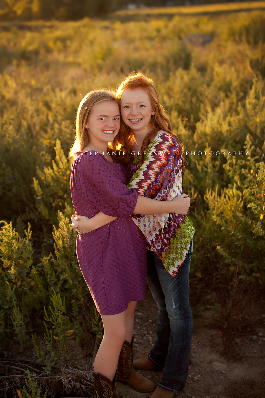 siblings sisters in a field dyersburg tennessee tn family photography stephanie greenwell