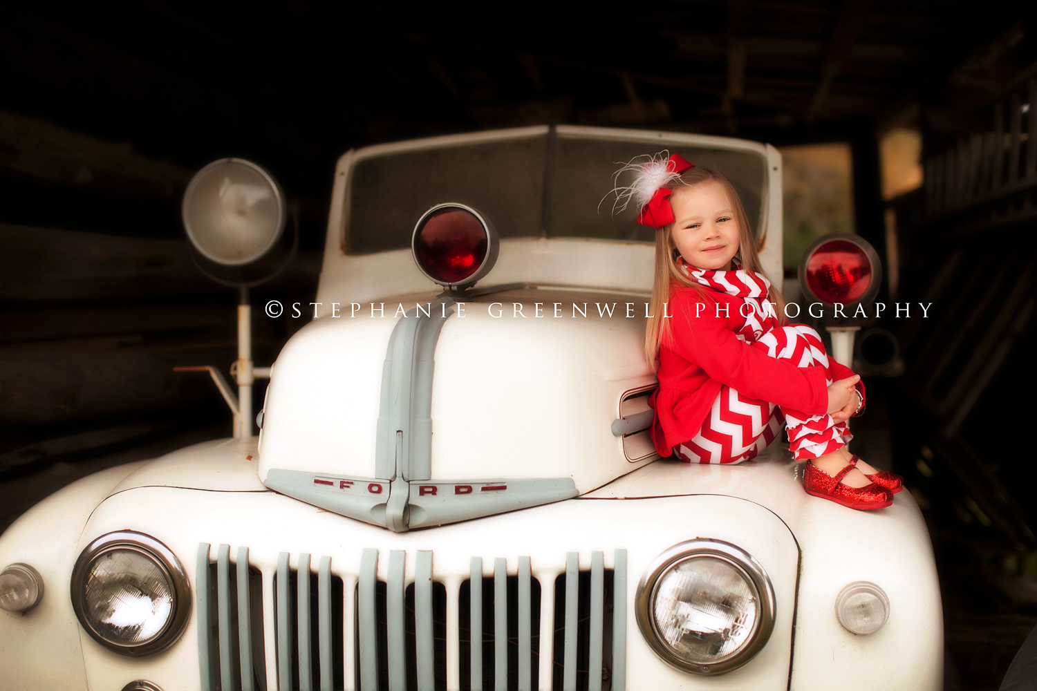 sarah faulkner west tennessee green frog old firetruck christmas southeast missouri photographer stephanie greenwell